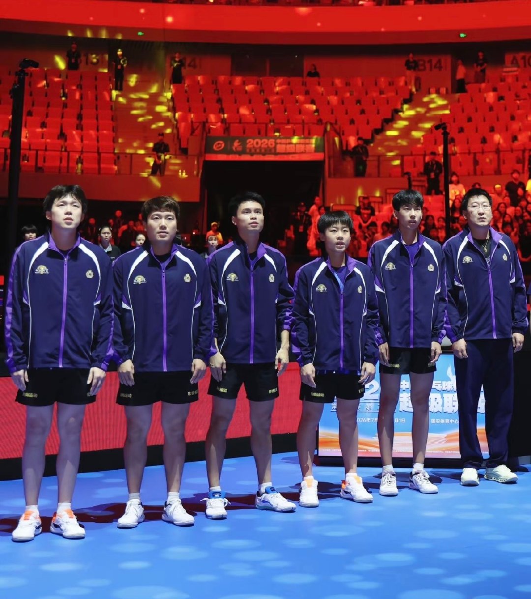 【王楚钦总结乒超联赛】王楚钦晒魏桥俱乐部合照 8月2日，社媒更新总结乒超联赛：享
