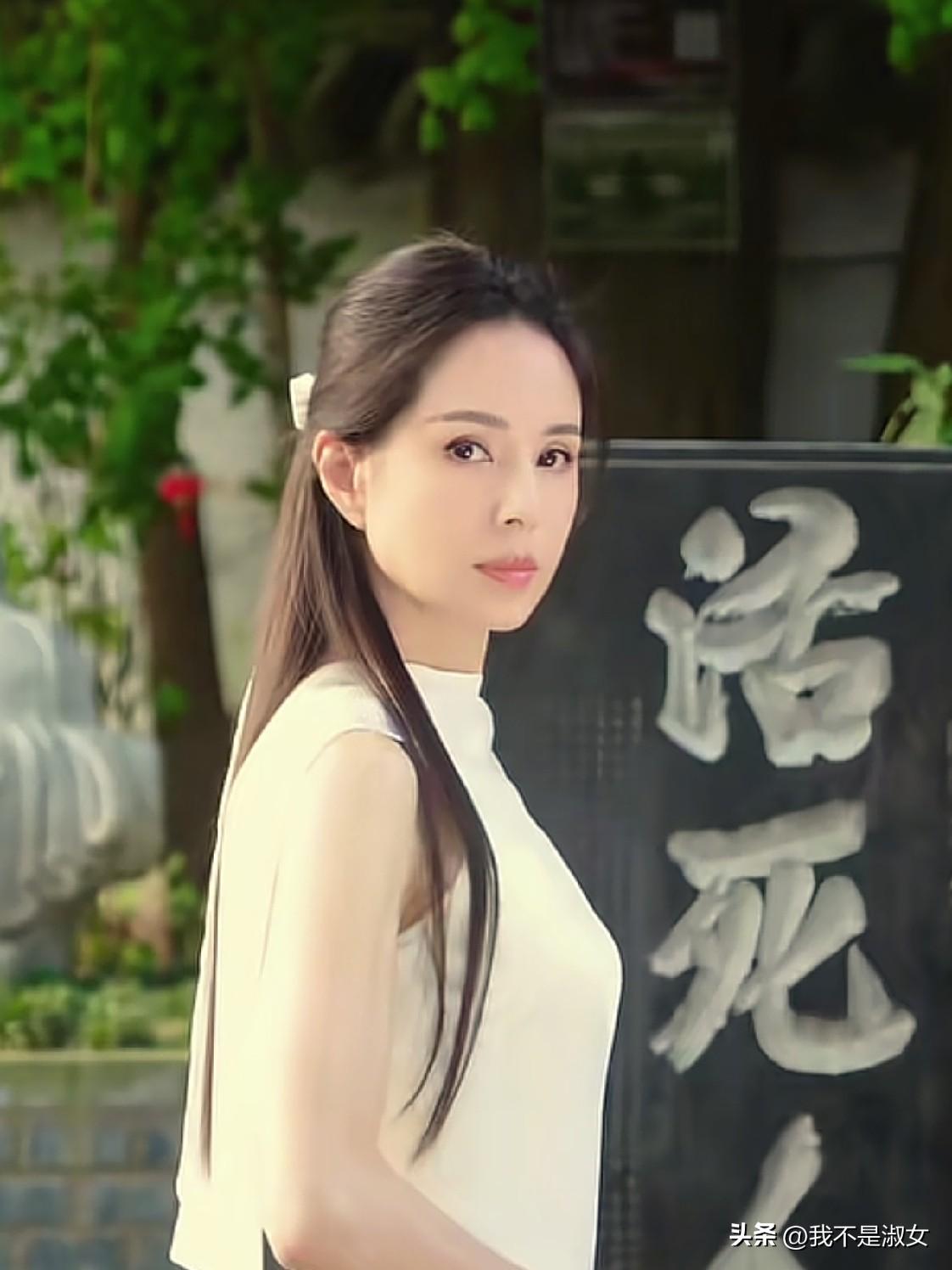 我有个亲戚是老中医，
他偷偷告诉我，
他说像李若彤这种的，60岁了，依旧这状态，