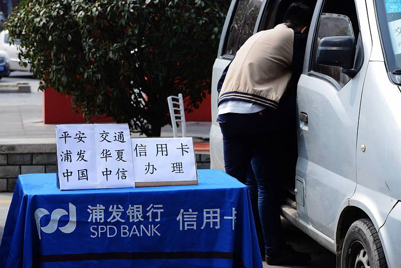 感觉身边信用卡逾期的人真的越来越多，根本不是大家突然集体想当老赖，完全是多重因素
