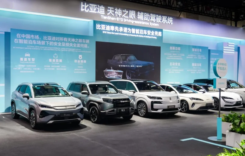 这次北京车展，比亚迪把E3馆直接包圆了。 说实话，这种场面确实有实力...