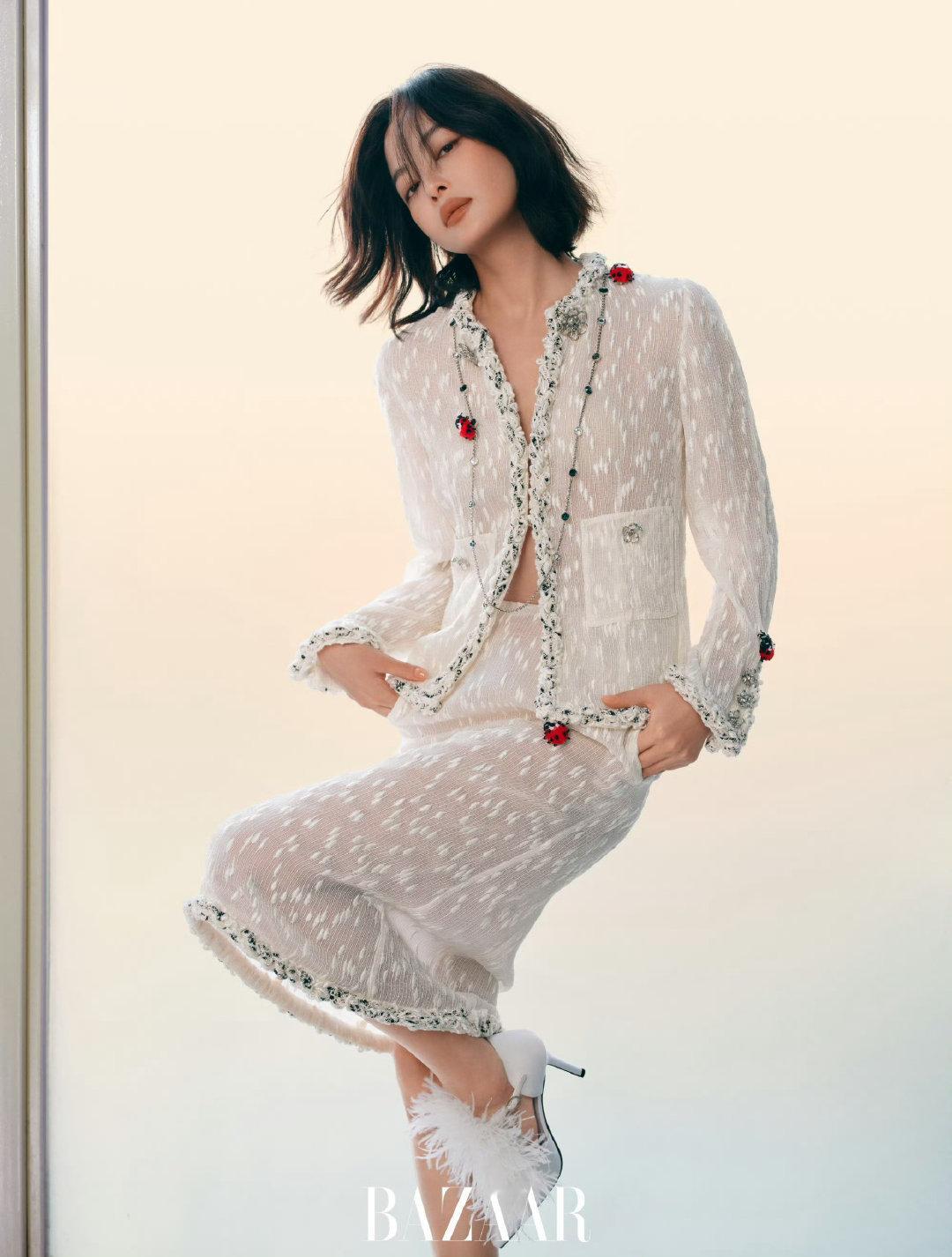 辛芷蕾亚洲封面首秀辛芷蕾主流杂志汇总辛芷蕾《时尚芭莎》五月刊以春风为笔，浅色调勾