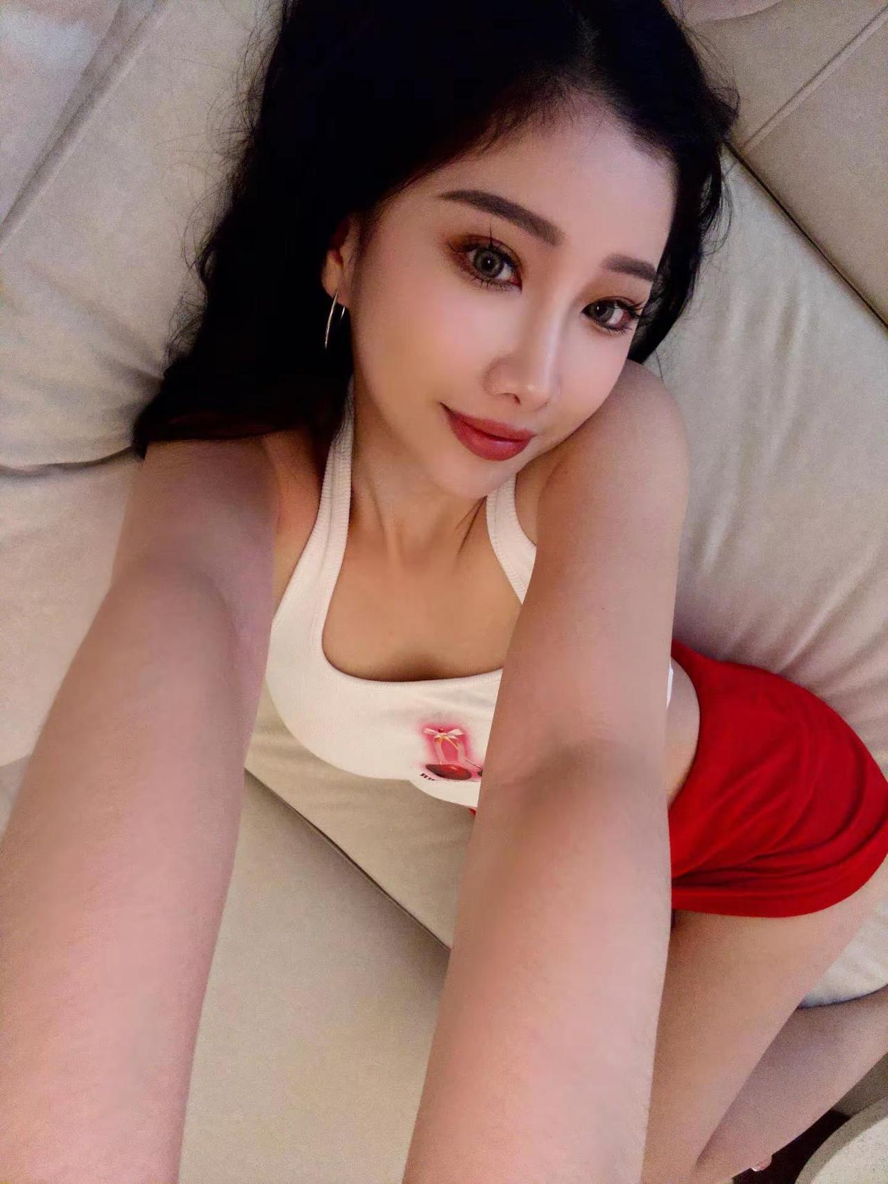 拥有绝对的感觉。隔屏撩你 性感小野猫 你要的样子我都有 你的理想型