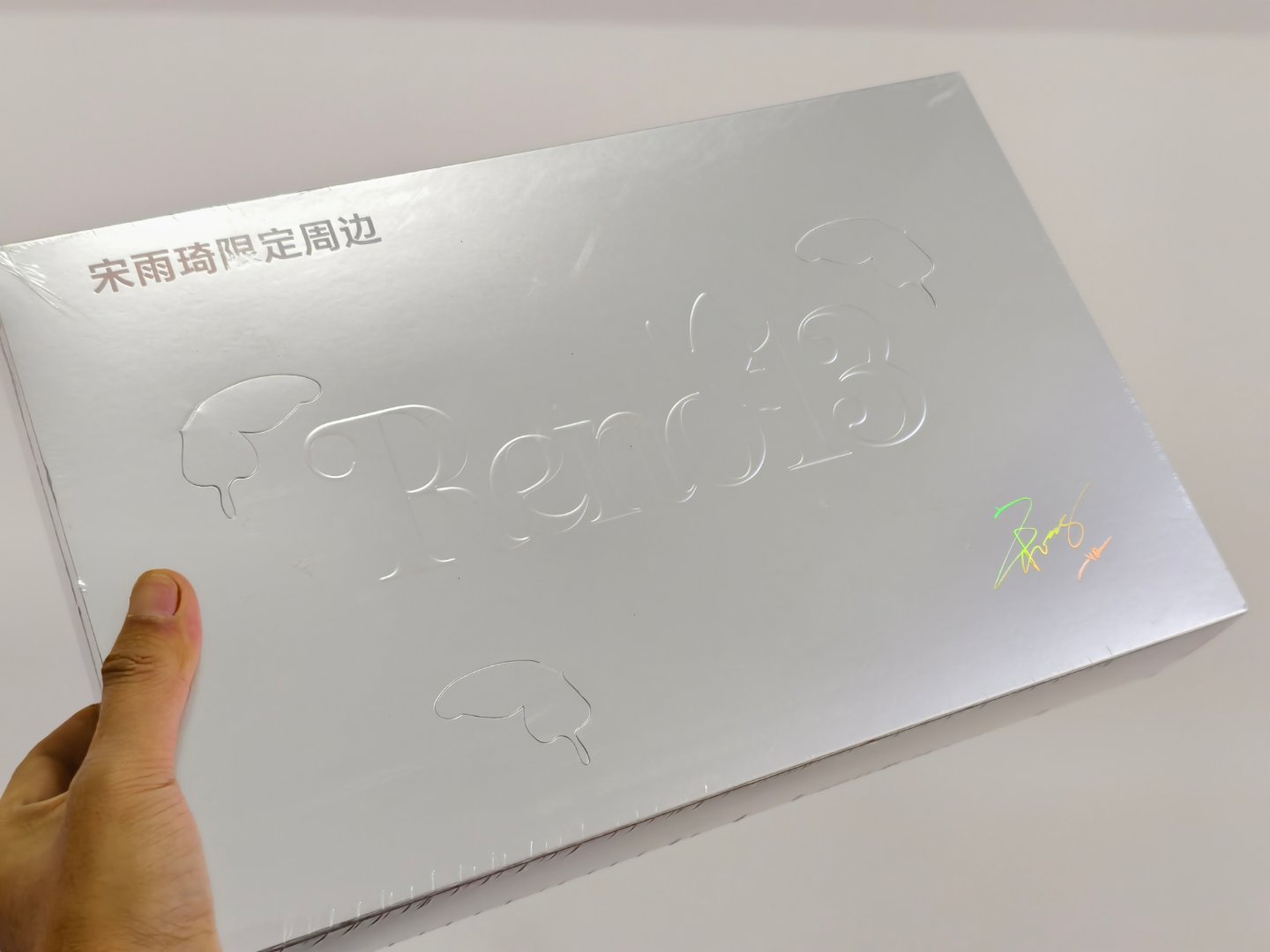 [污] 收到了个 OPPO Reno13 宋雨琦限定周边晚点回来给你们拆开看看。