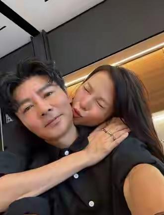 蔡少芬张晋相伴24载，爱意岁岁皆如初！
 
5月19日，岁岁生辰，年年相伴，这已