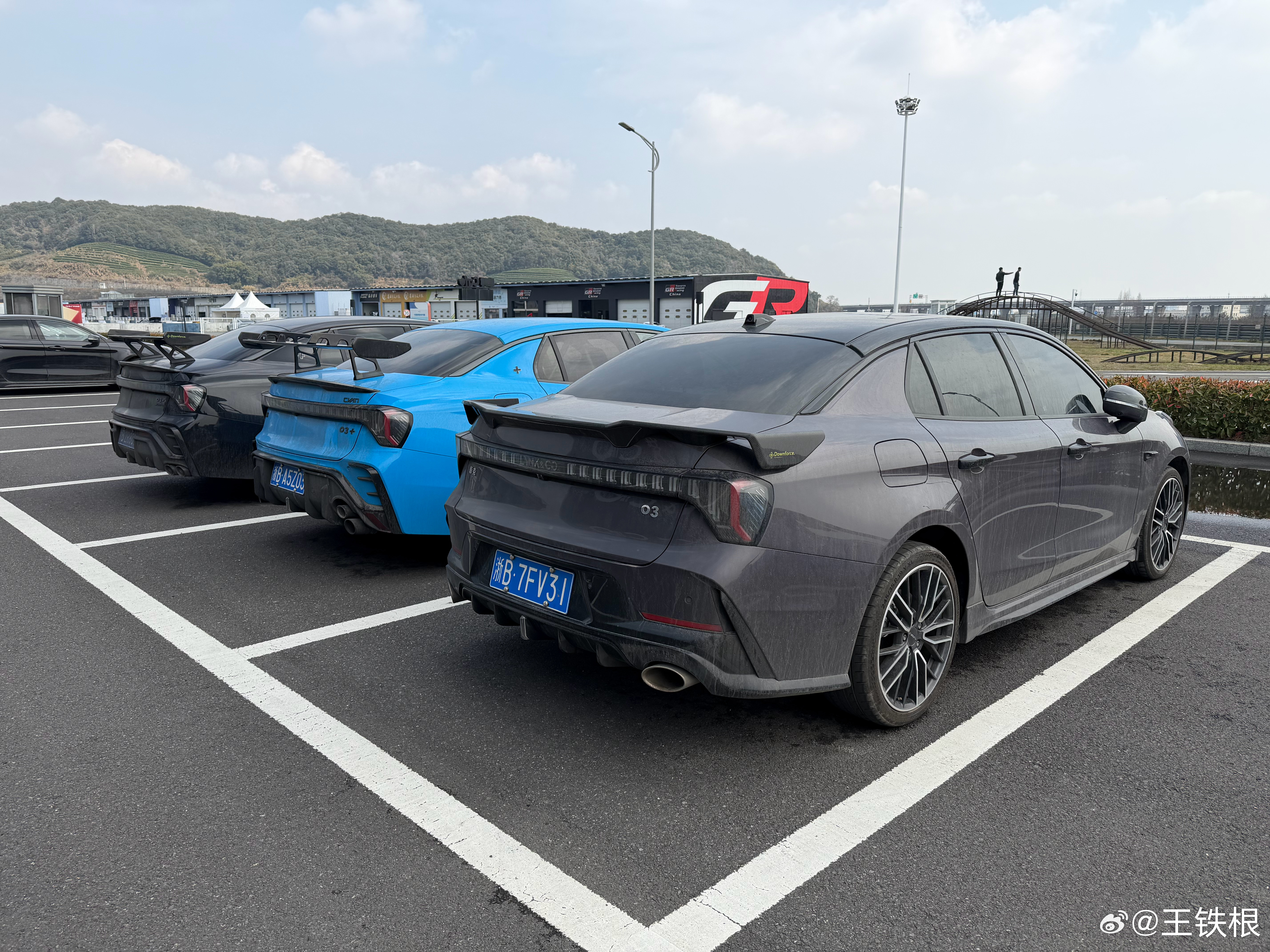 再次路过领克赛车体验中心，感慨中国品牌玩赛车当之无愧的第一还是领克。现在领克10