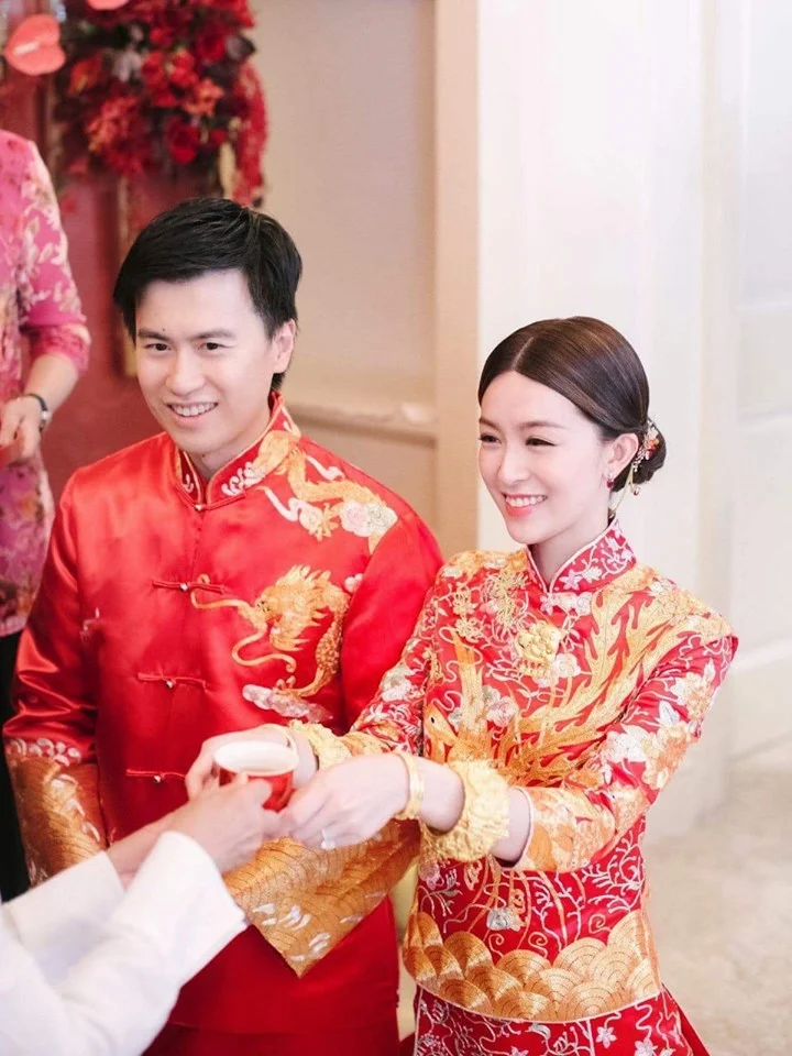 文咏珊与富三代老公街边撸狗！约会好接地气