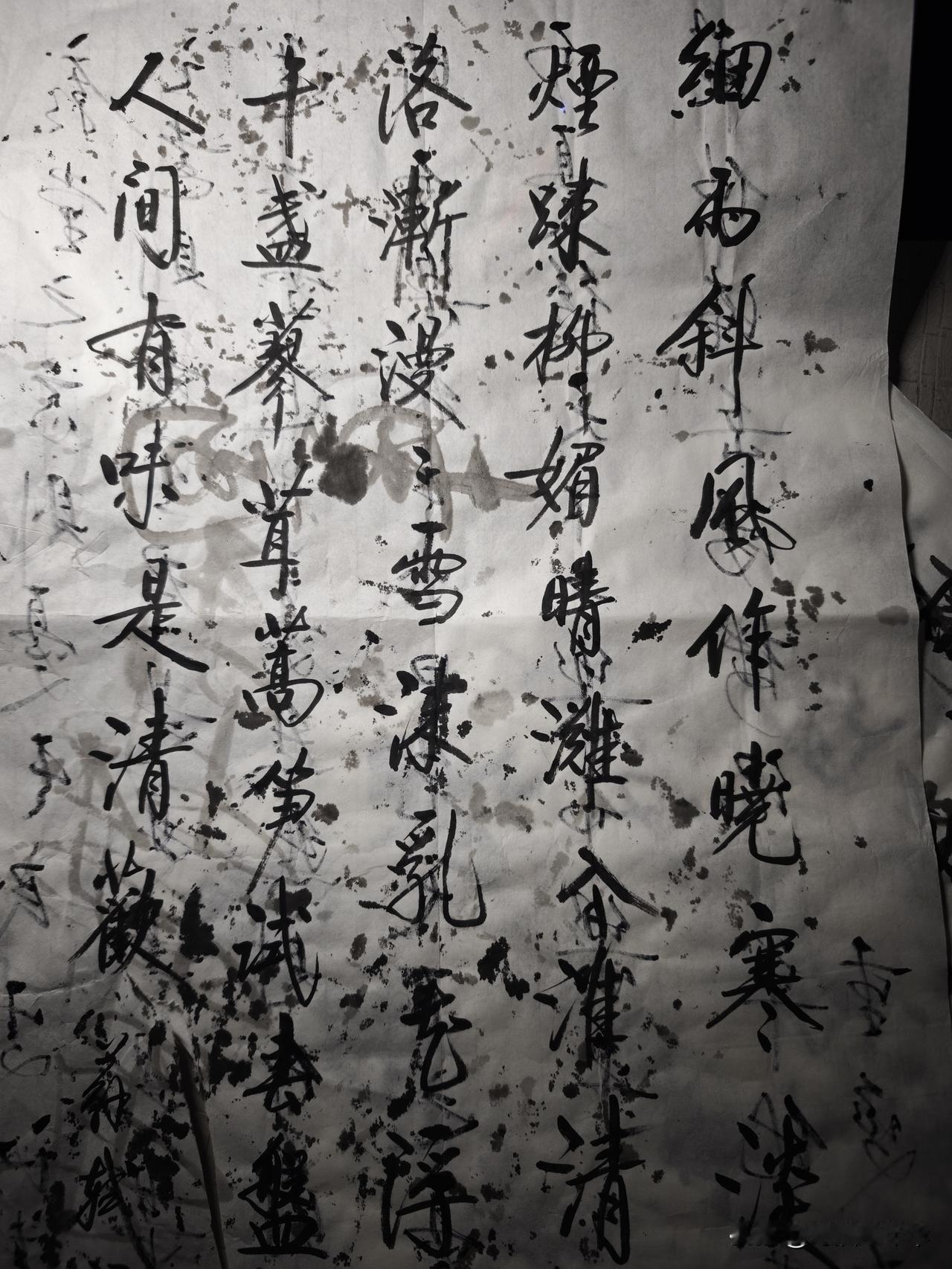古风书法韵味如陈年老酒，越品越香。毛笔在宣纸上游弋，留下刚劲或柔美的线条，每一笔