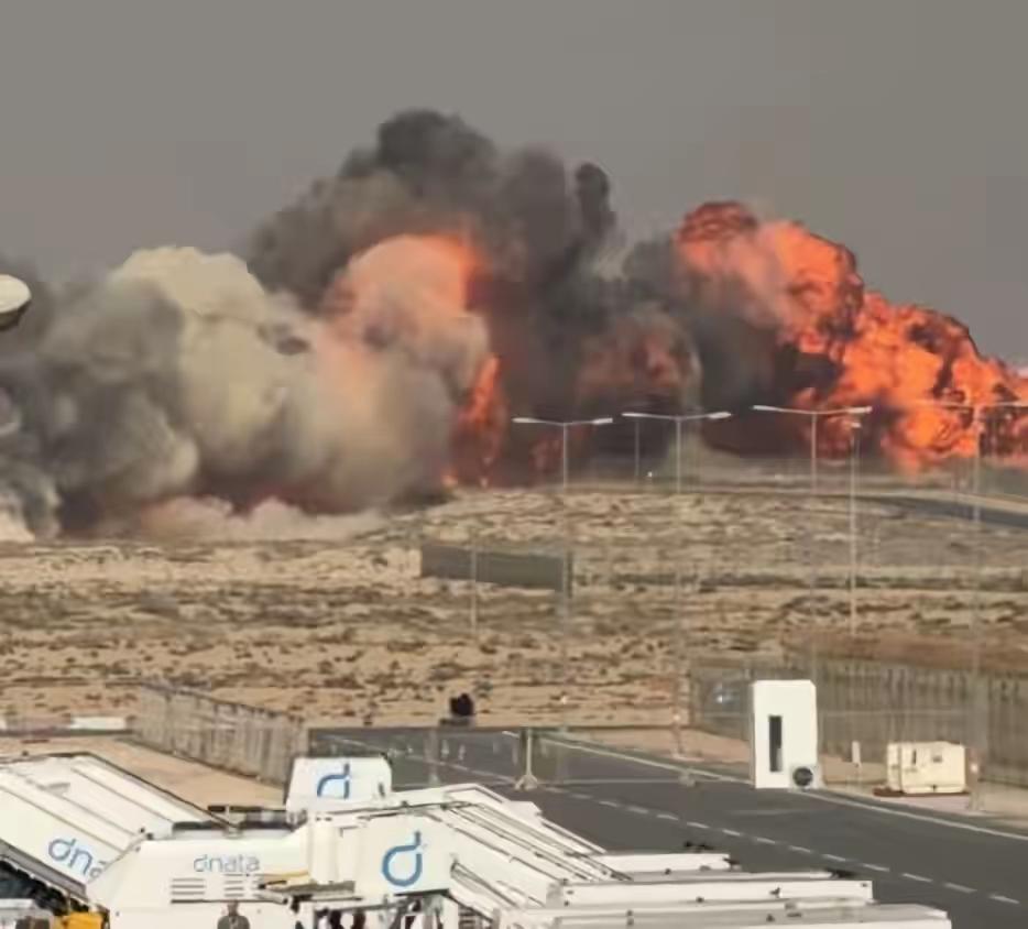 这次航展最尴尬的不是印度，而是迪拜，别人家的飞机都飞的好好的，为什么受伤的总是三