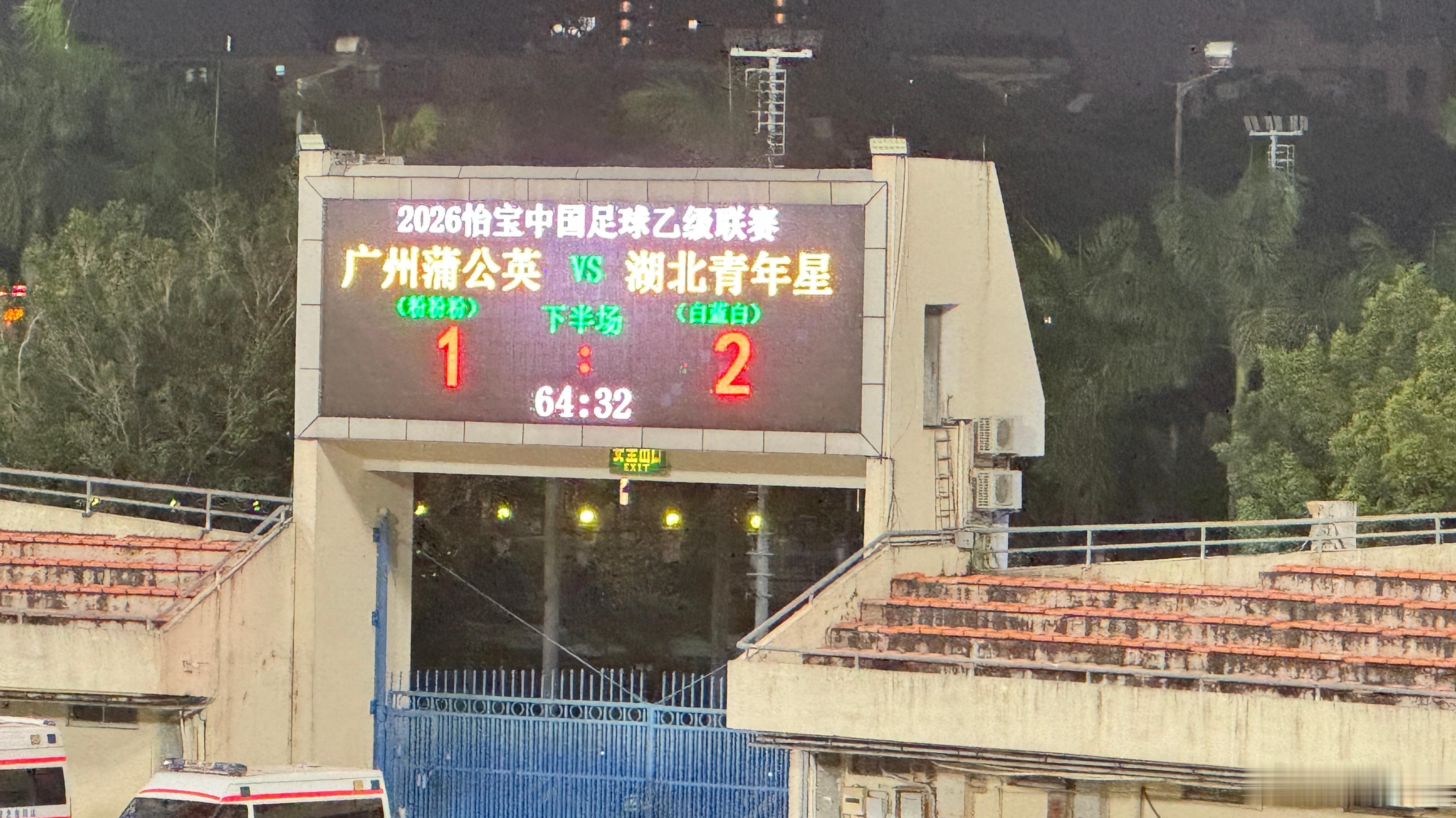 李卓轩又进球了，他作为后卫现在是全队进球最多的人！直接角球罚进，太犀利了！广州蒲