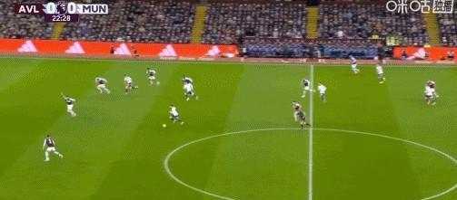 你眼睁睁看着谢什科把那个单刀，轻飘飘地推出底线。
两分钟后，他又把近在咫尺的补射