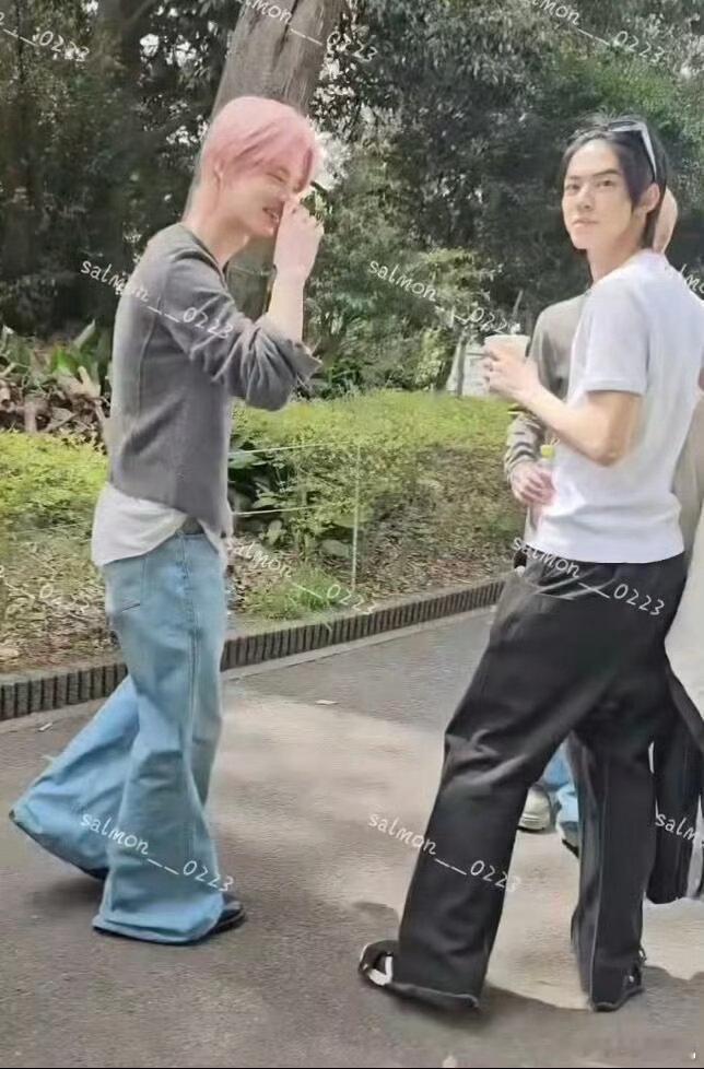 问问粉头发是谁 