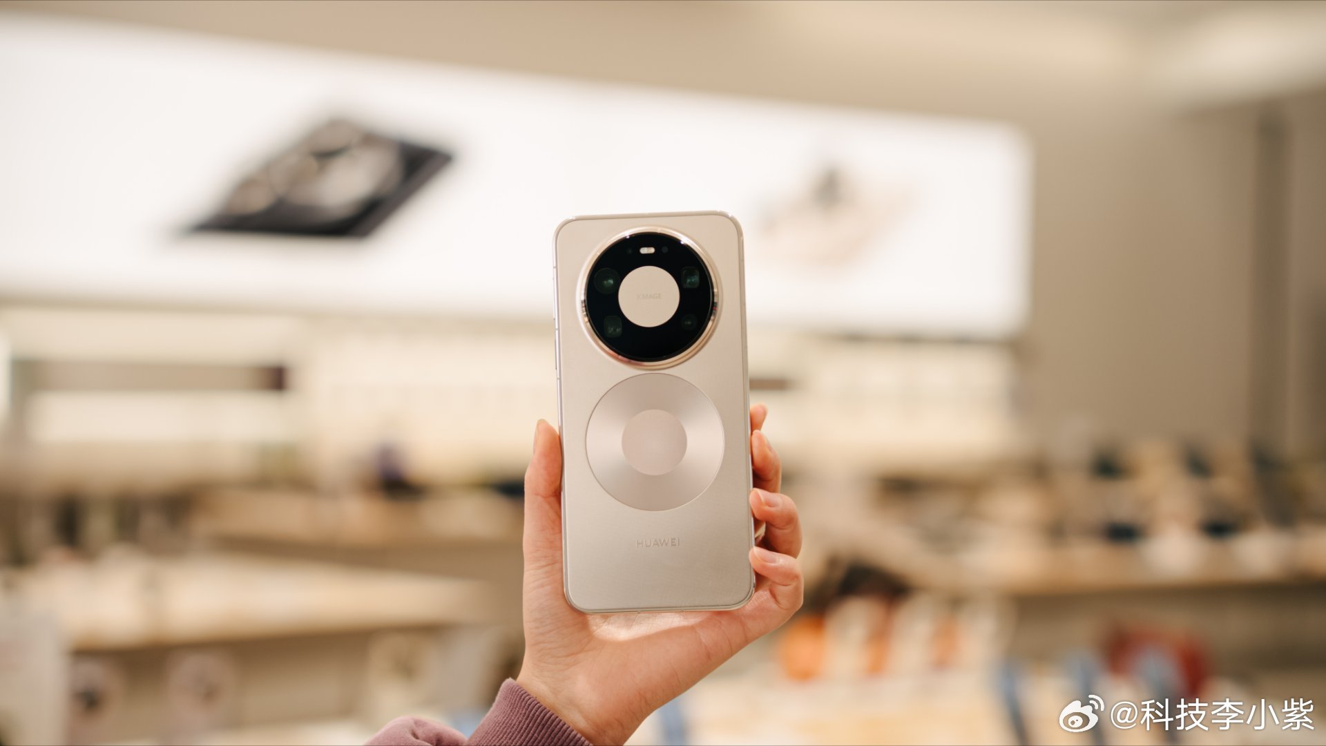 华为Mate80晨曦金版本已售罄真的是手慢无！！大家抢到了吗？？其他颜色也很好看