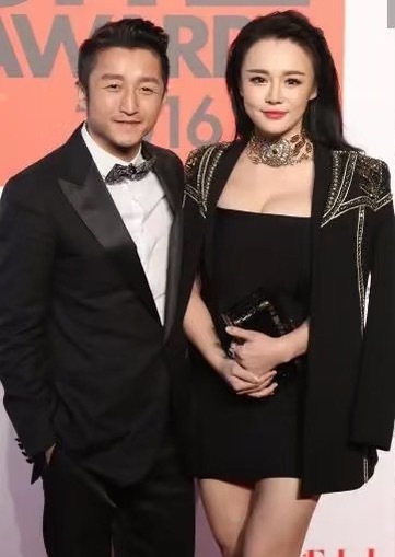 邹市明冉莹颖每月还近10万贷款冉莹颖一天直播十四个小时还债，房子也卖了，结果网友