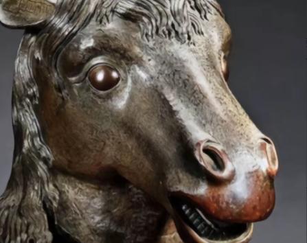 2019年，圆明园丢失的“马首”被赌王买回并捐回祖国，然而，令人没有想到的是，专