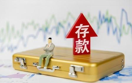 "看完一组数据，我在沙发上坐了好一会儿。"央行刚出的调查显示，62.9%的老百姓