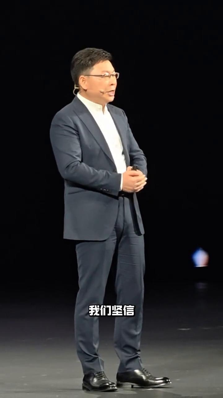 余承东2025年最燃演讲：鸿蒙电脑给世界多一种选择。
鸿蒙电脑给世界多一种选择。