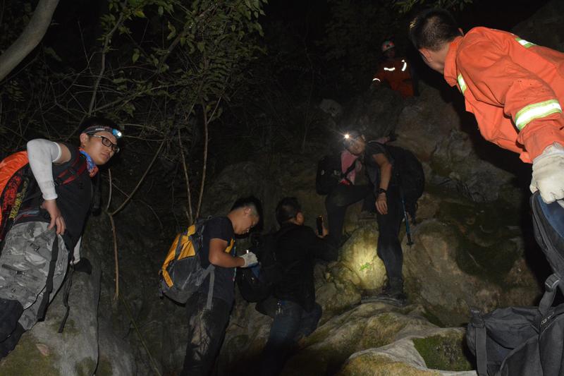 3月10日，高学历也会犯低级错误，北京4 名博士生为解压爬野山被困，全是新手  