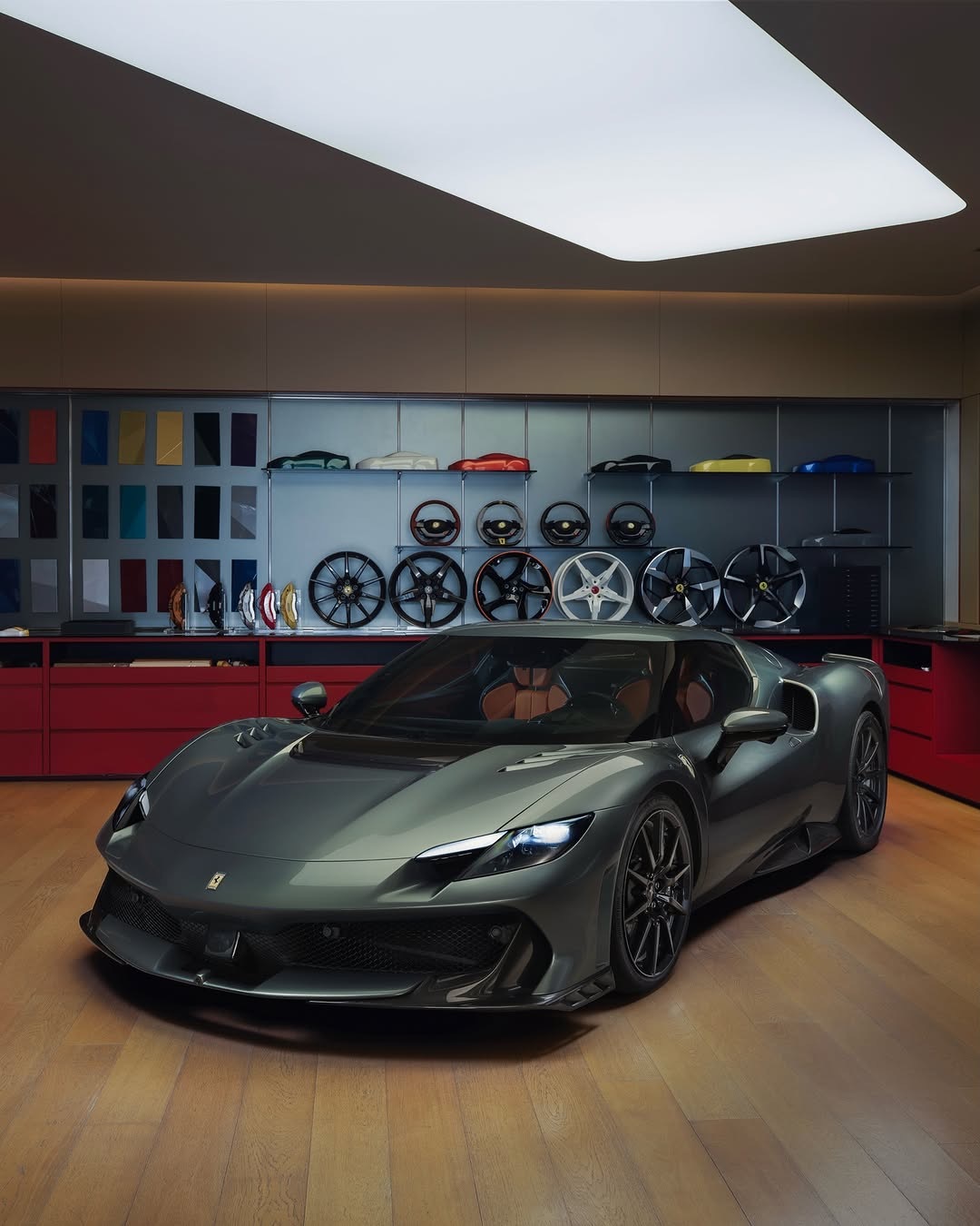 对性能与个性的大胆表达。这辆Ferrari296Speciale 采用 Verd