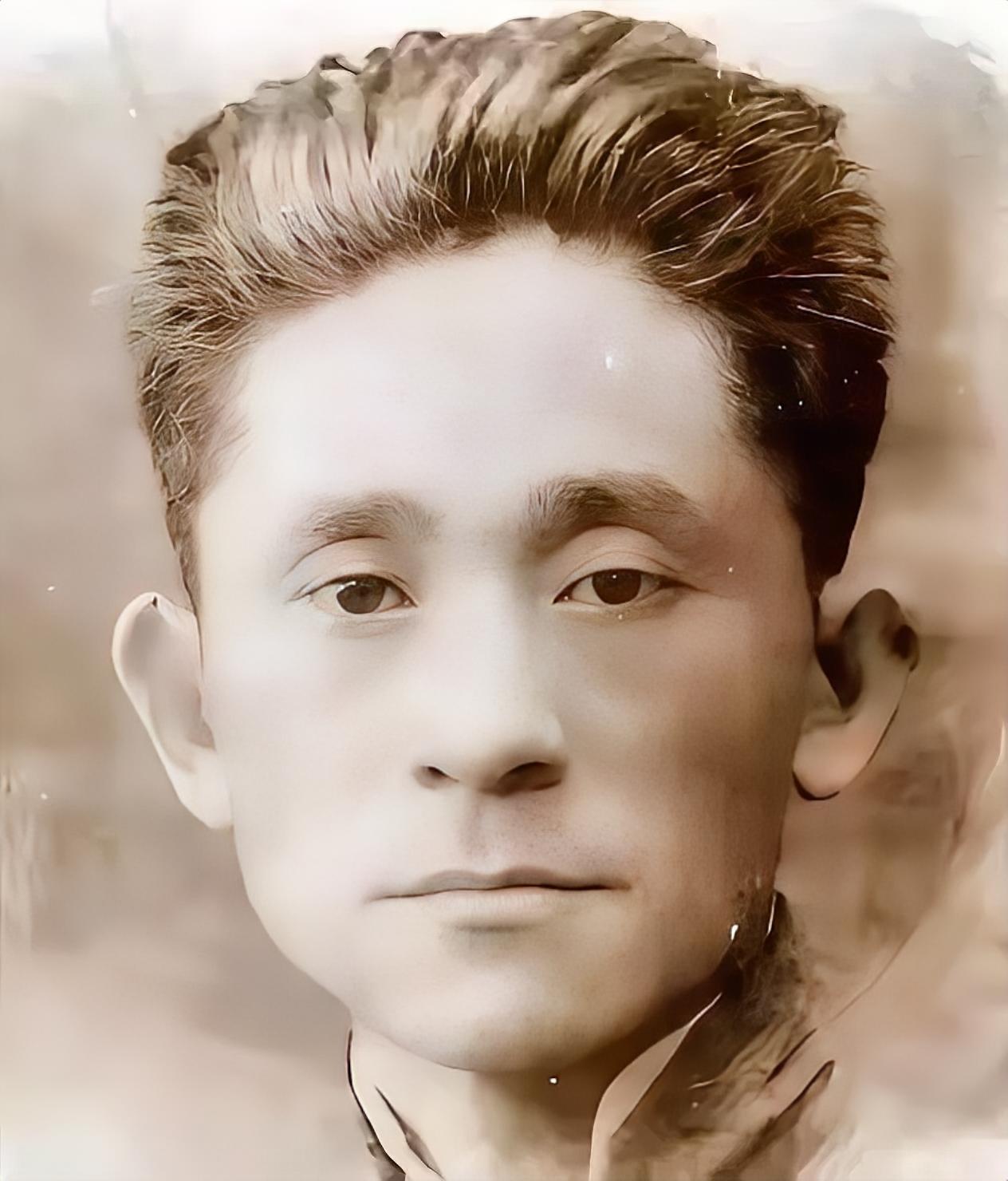 1923年，车耀先被敌人打碎颅骨，战友以为他死了，便脱掉他的衣服，丢进弹坑，就地