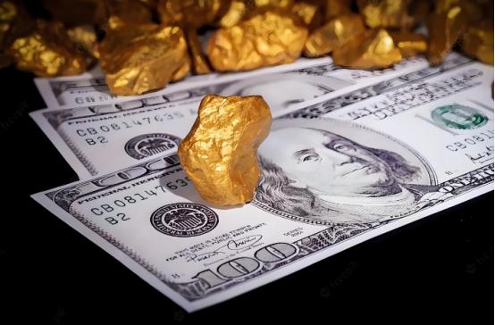 现在是美元想贬值，但中国顶着不让！因为从历史的经验来看，这意味着美国又想走“日本