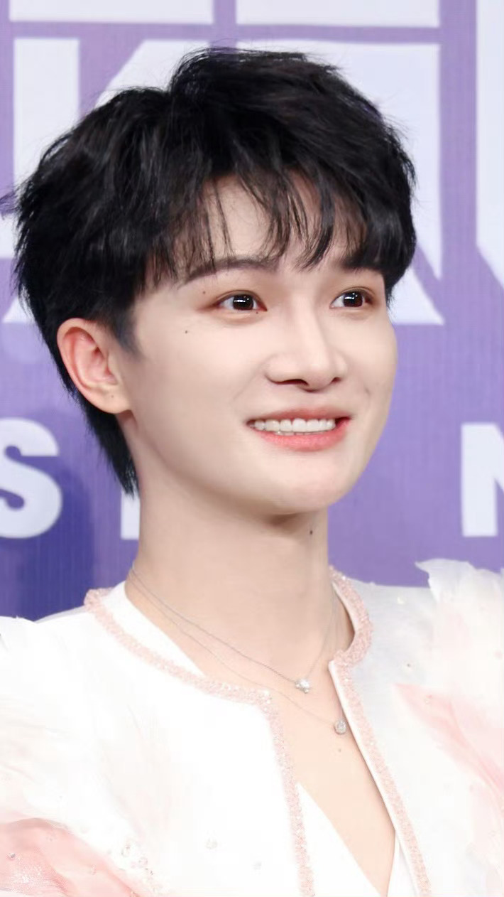 周深3️⃣腾讯音乐由你榜🥰周深春晚唱吉量 建木树下唤吉量 吉量吉量，叮叮当当 