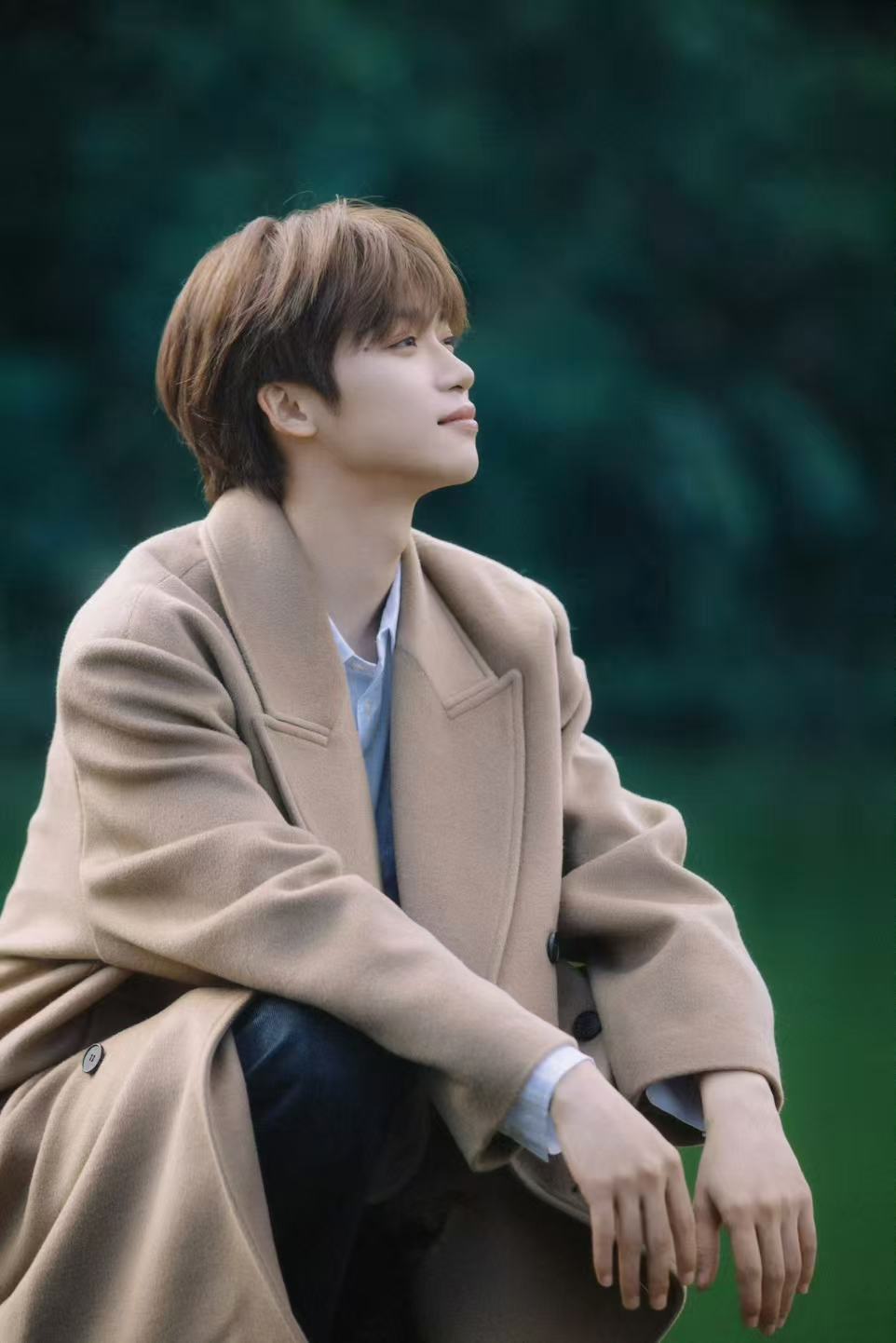 梓渝文艺少年梓渝棕色大衣梓渝棕色大衣，好帅，行 