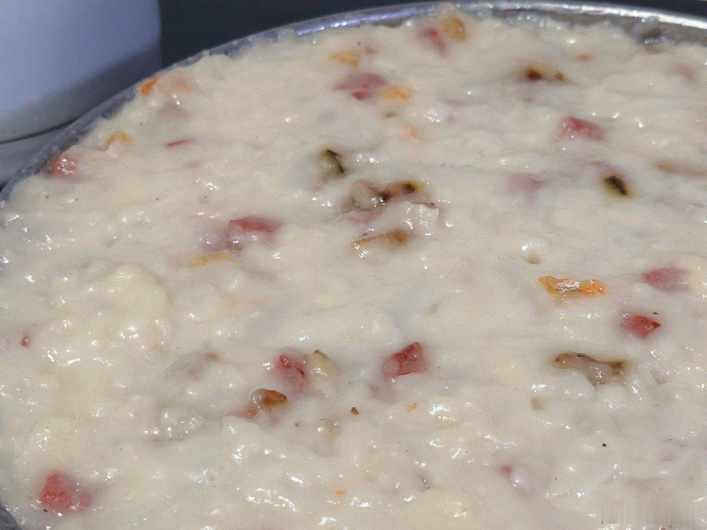 每年我妈都会手搓萝卜糕，我就借来祝小朋友们快“糕”长大！祝大朋友们步步“糕”升！