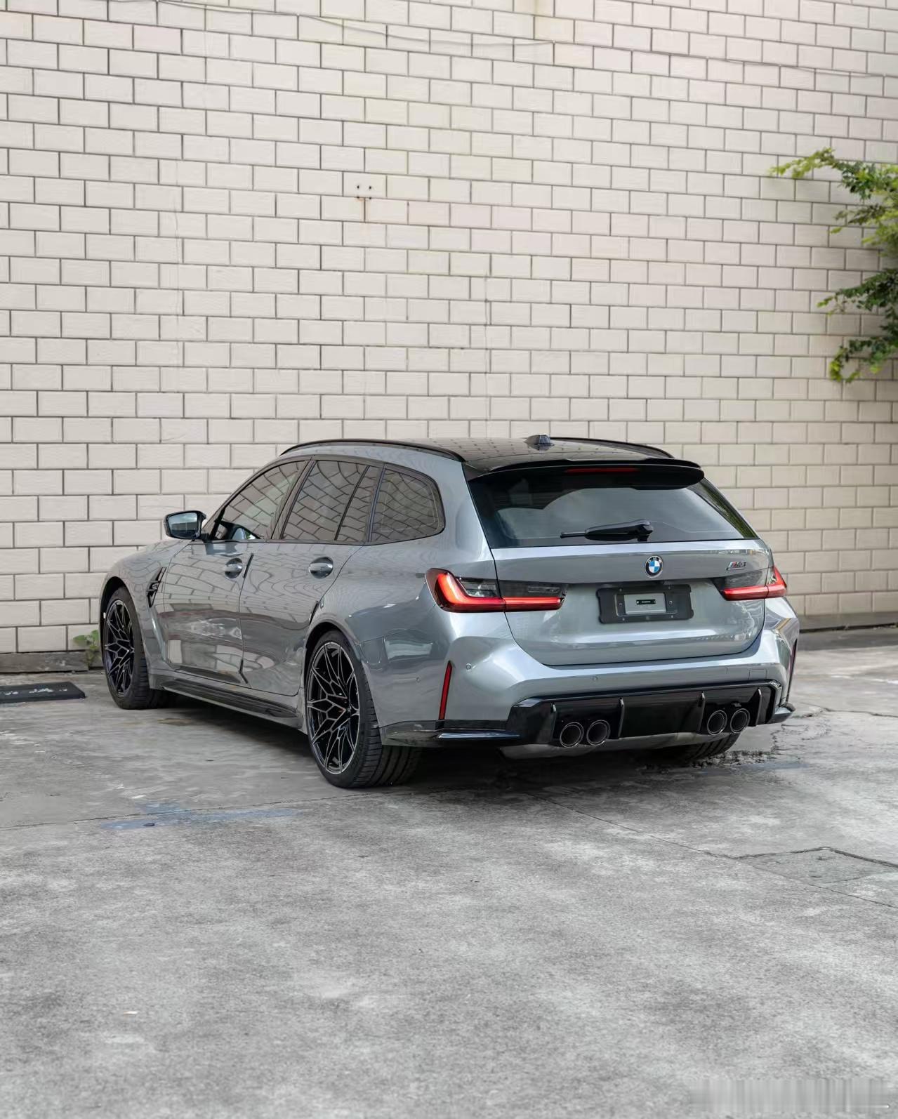 宝马G81 M3 Touring 摩天灰外观、白黑双拼内饰，26年登记，仅行驶7