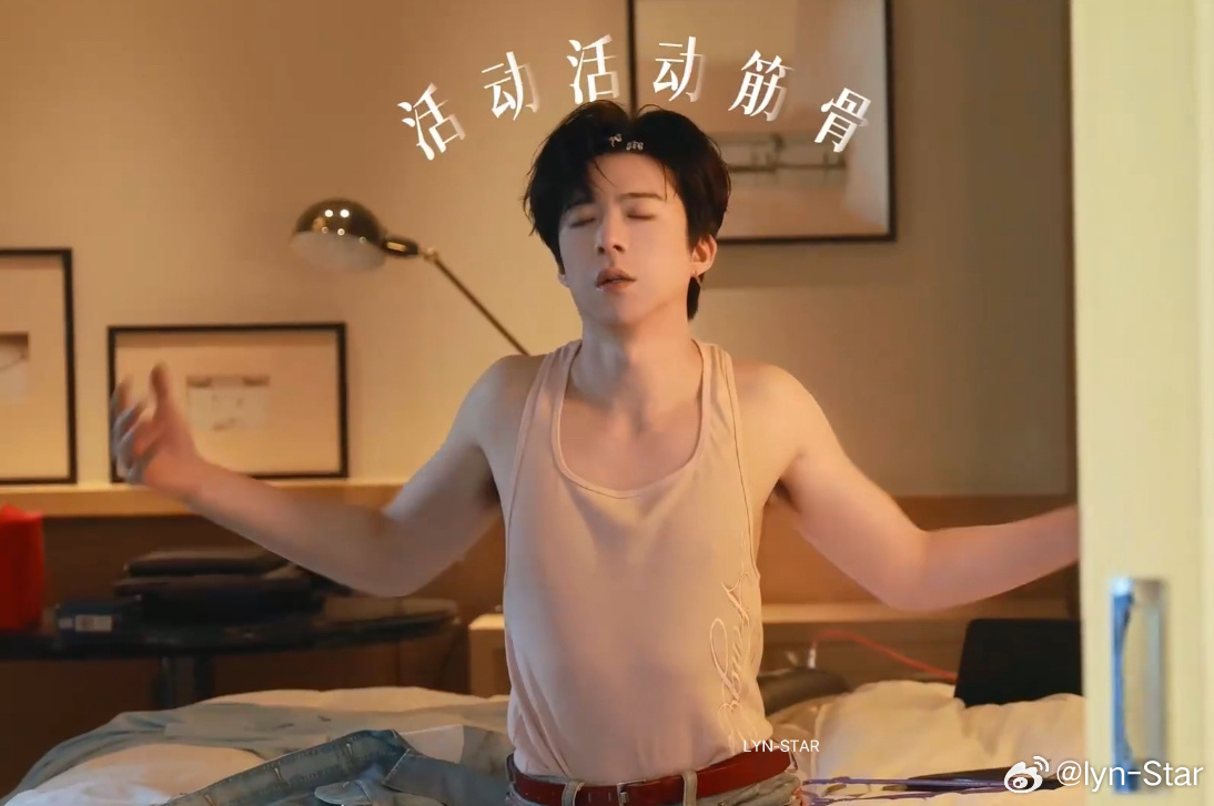 好看好看好看想看刘宇宁后背