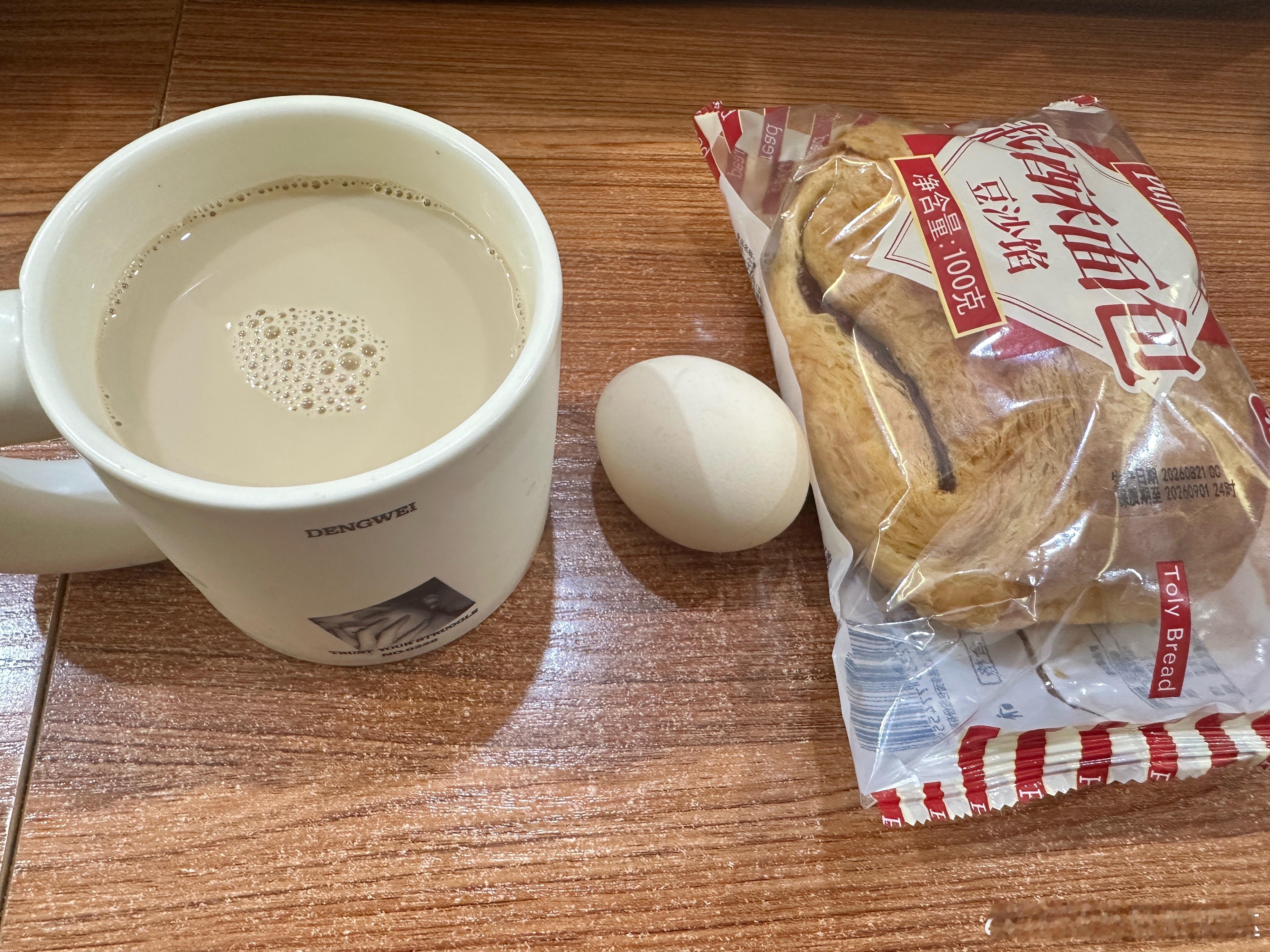 每日一餐分享  早餐标准配置 咖啡☕️鸡蛋🥚面包🥖 