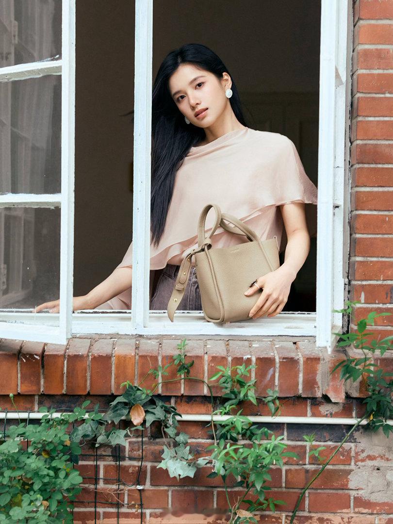 张婧仪 