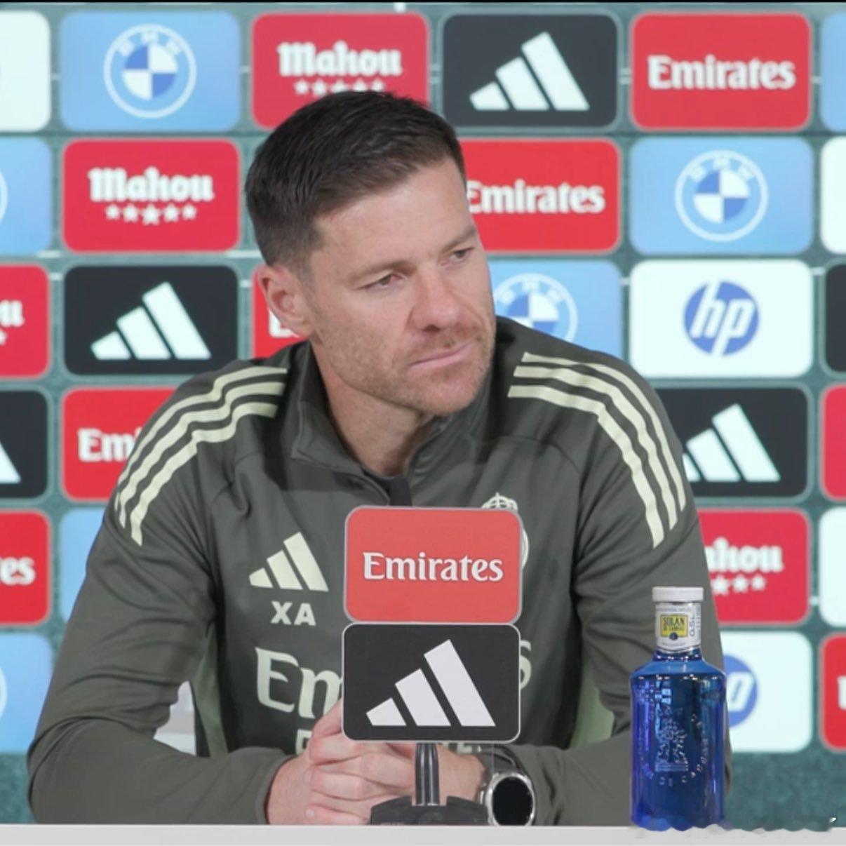 阿隆索表示："阿诺德是顶级球员，球队需要他。""这是他皇马的首个赛季，适应期实属