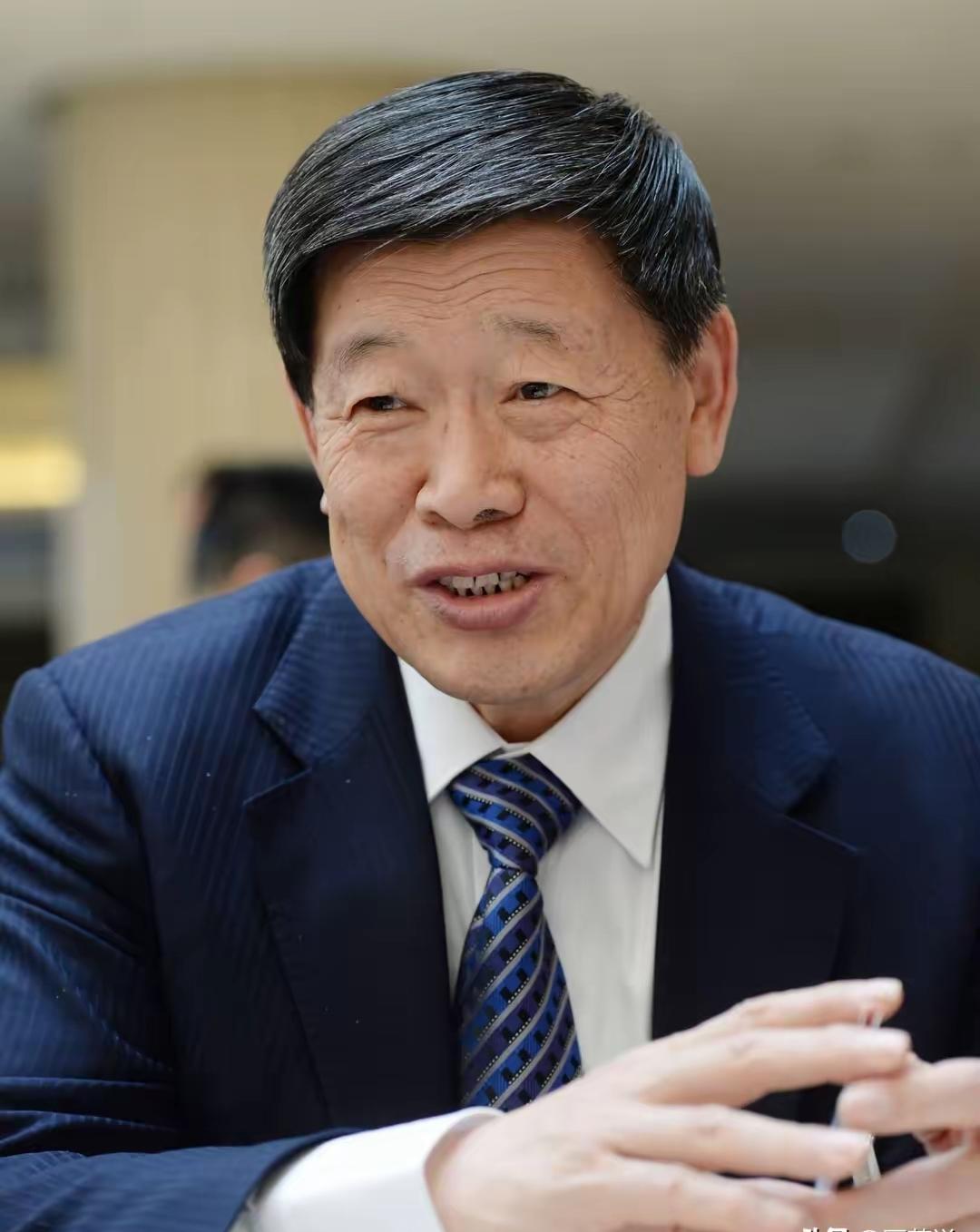 从农村苦力到5000亿帝国：这位“最土”企业家，藏着中国民企的硬核底色
 
在中