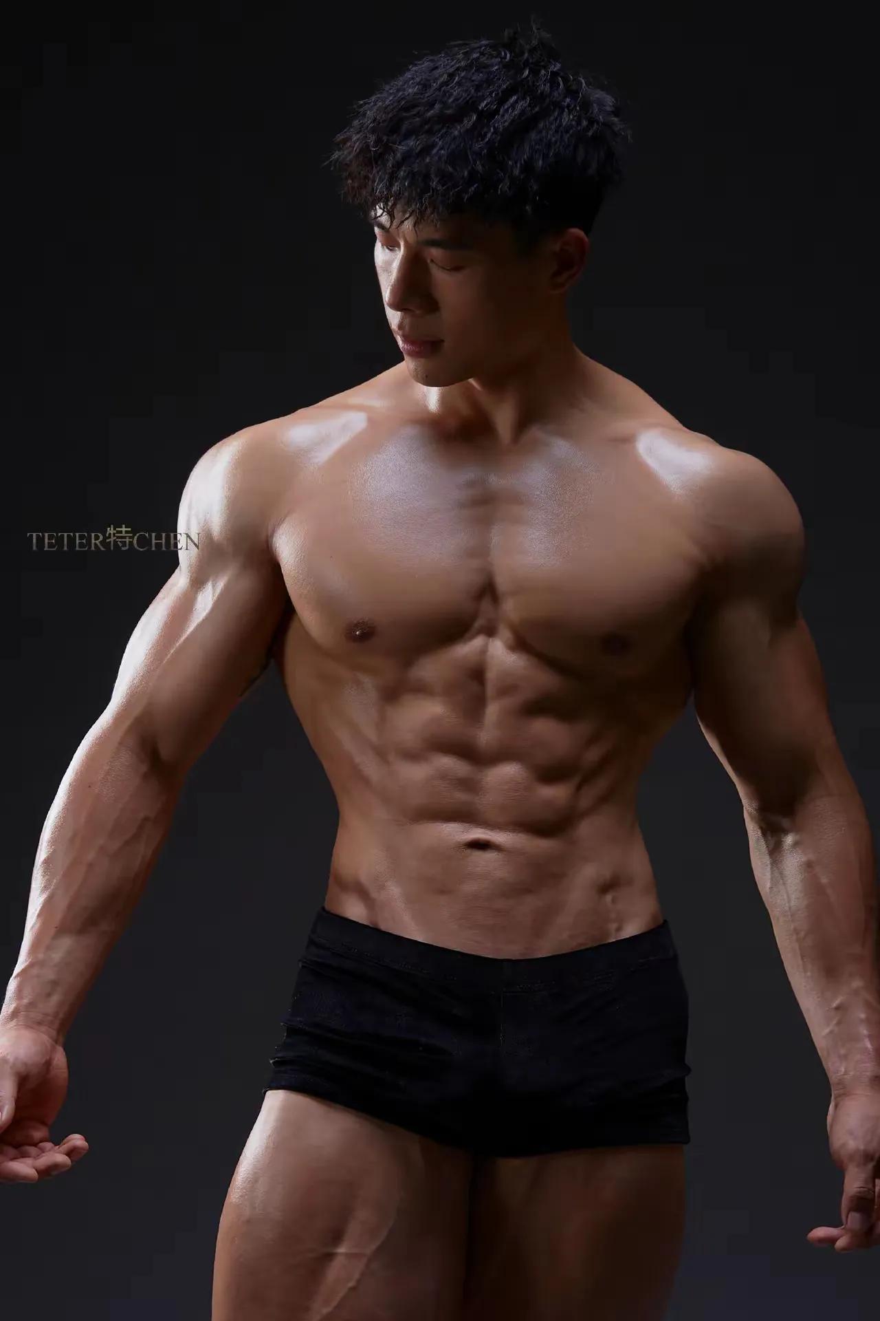 男人的特色  女人的特性一一
男人的特色一一
男人的性格:刚阳、刚劲、粗暴、有力