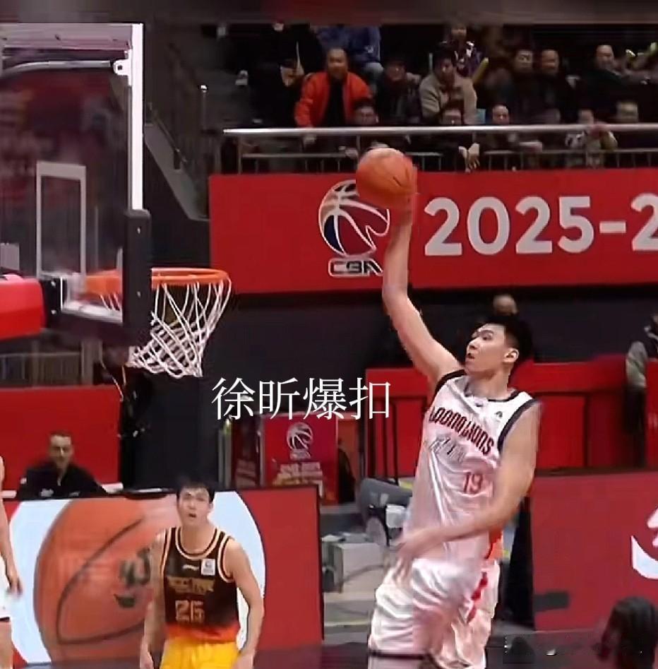 徐昕今天厉害了，狂砍27分14篮板，帮助广州龙狮队战胜江苏肯帝亚男篮！
徐昕的2