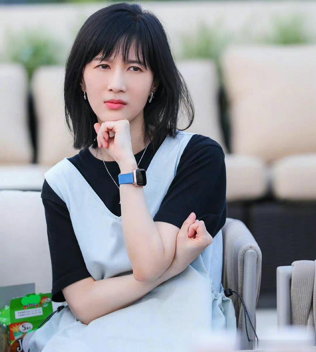 papi酱该补牙了才华满满的同时也要照顾好自己，口腔养护不能偷懒，补牙安排起来。