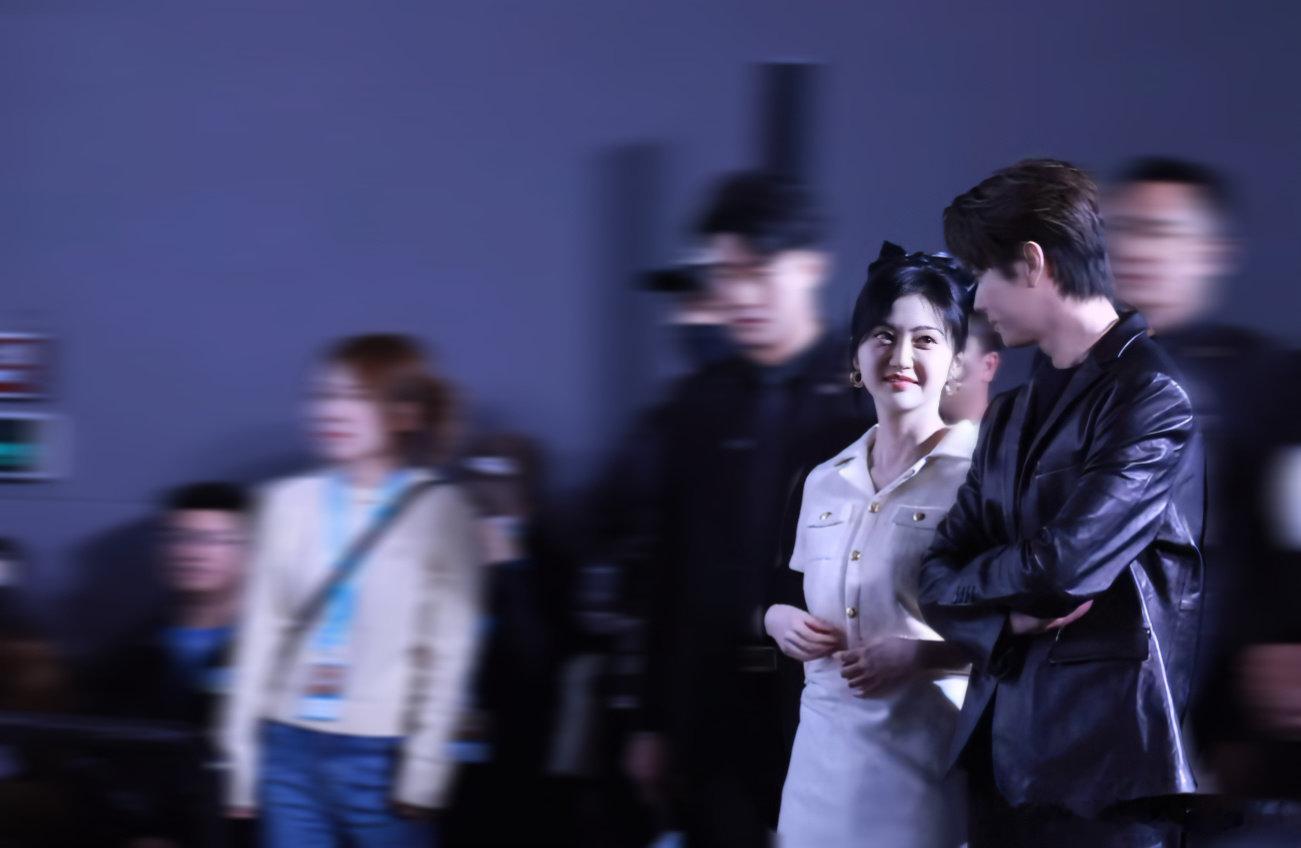 #谁家cp结婚后翻倍的甜啊#结婚之后的每一个画面的相守都会变得更加的幸福，这真的