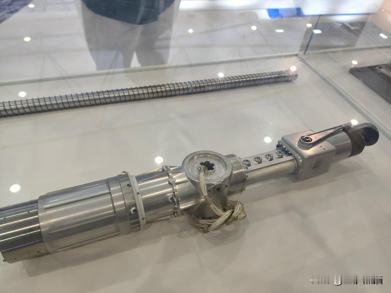 航空展上看“王炸”
嫦娥五号+六号月球样品（王炸中的王炸），全球首次月正/背面样