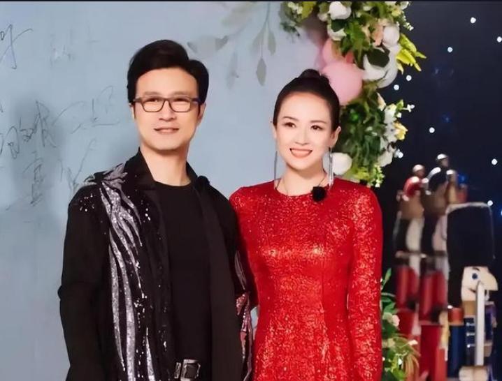 2023年10月23日汪峰章子怡同步官宣离婚，8年婚姻说散就散，当时好多人还在猜
