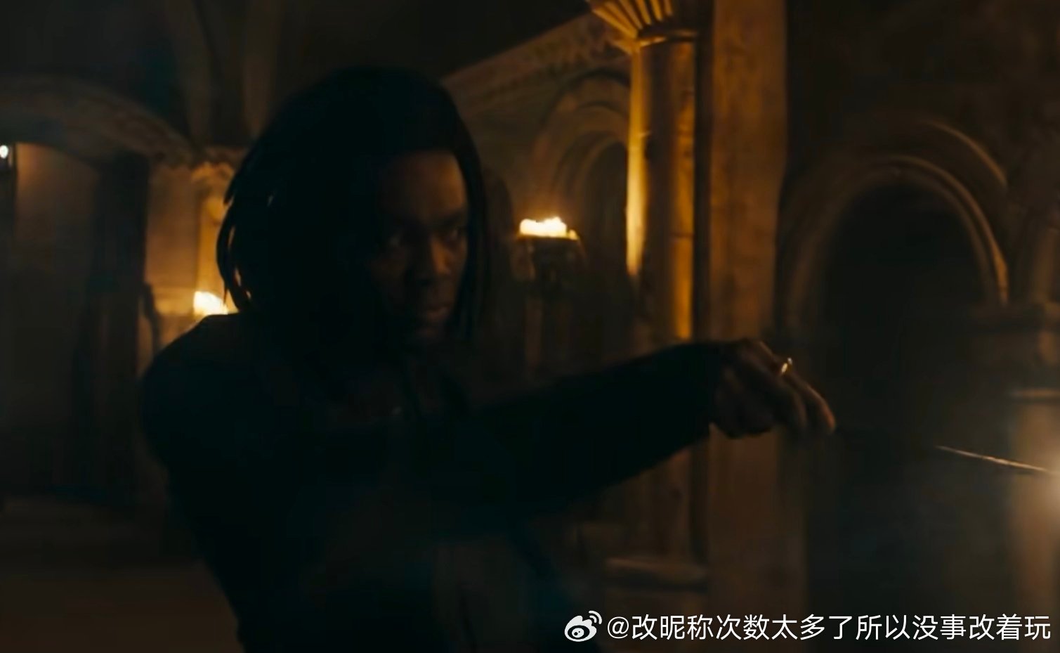 剧版应该是斯内普黑子and高级黑黑人群体在发力吧不然真的很难解释为啥就斯内普这么