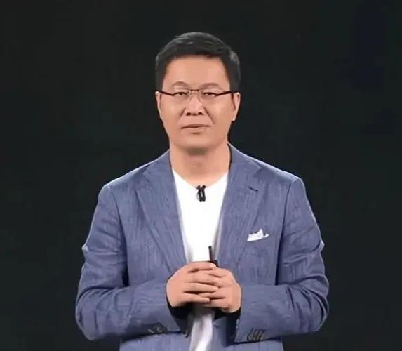 卢伟冰，既然大家都不想过，那就都别过了!上来就直接“三板斧”，堪称绝了。

可能