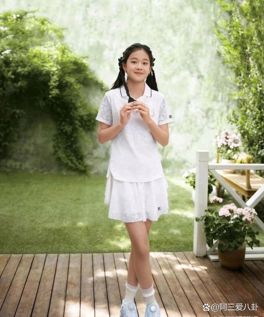 梅婷和女儿‎⁠，母女‎俩简直像复刻版，太像了 