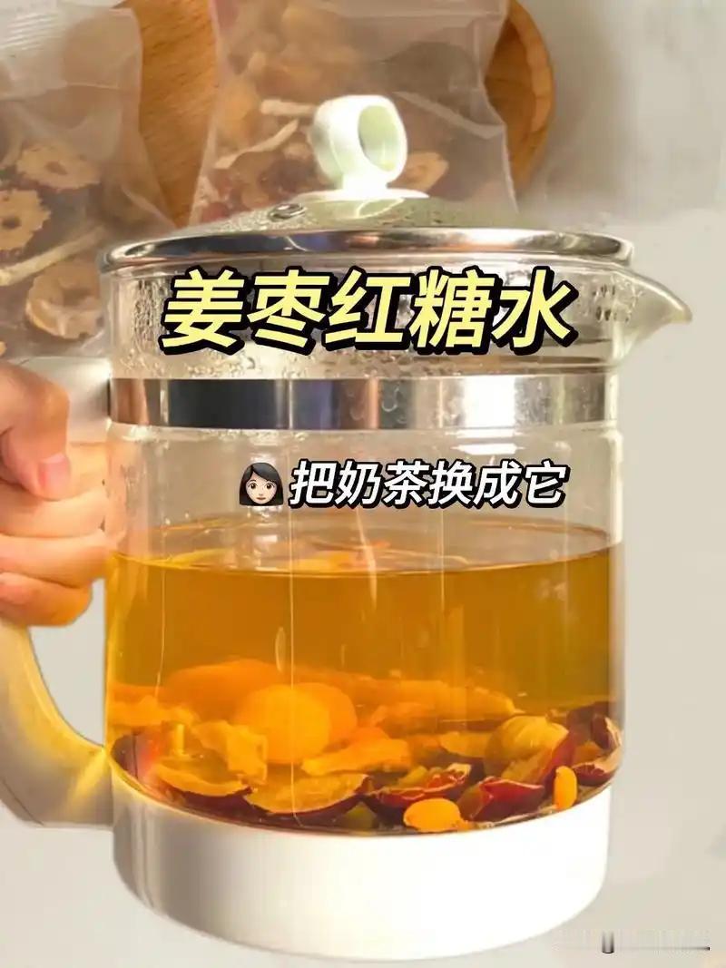 你吐是胃里寒湿重，然后喝红糖姜茶，少量多次喝。
寒湿重的你就用好藿香正气，这个可