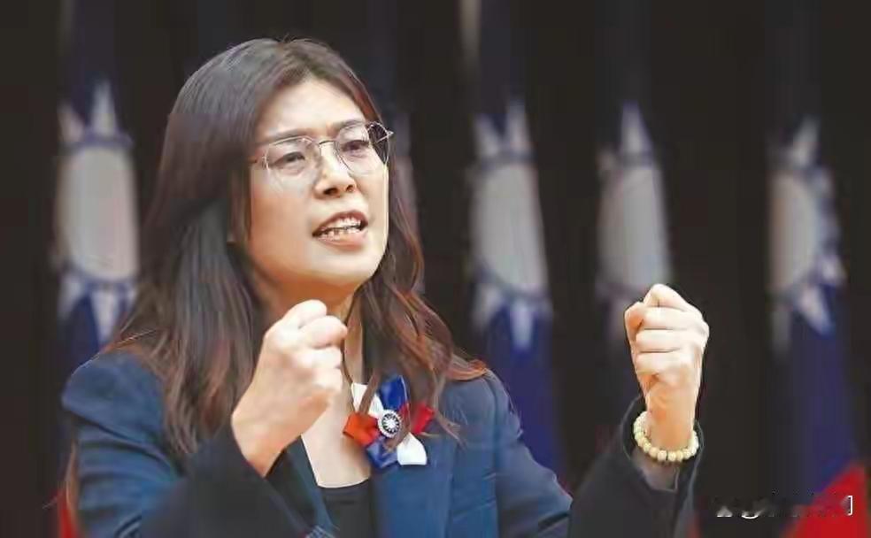 美方点名、蓝营不惊：郑丽文三重心术，道尽政治不是简单是非
 
美国公开点名国民党