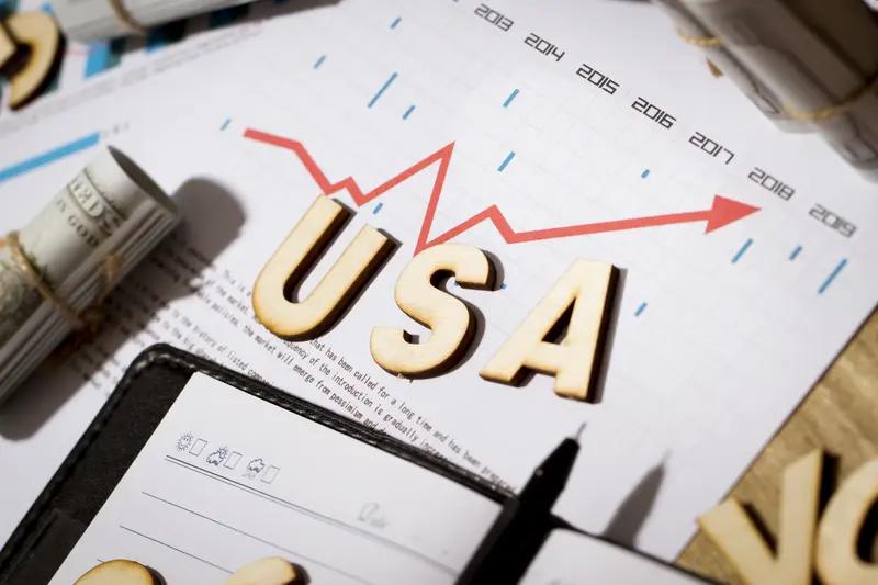 日本投资者对美国经济前景的看法，满是无奈与谨慎。美国挥舞关税大棒，迫使日本签下高