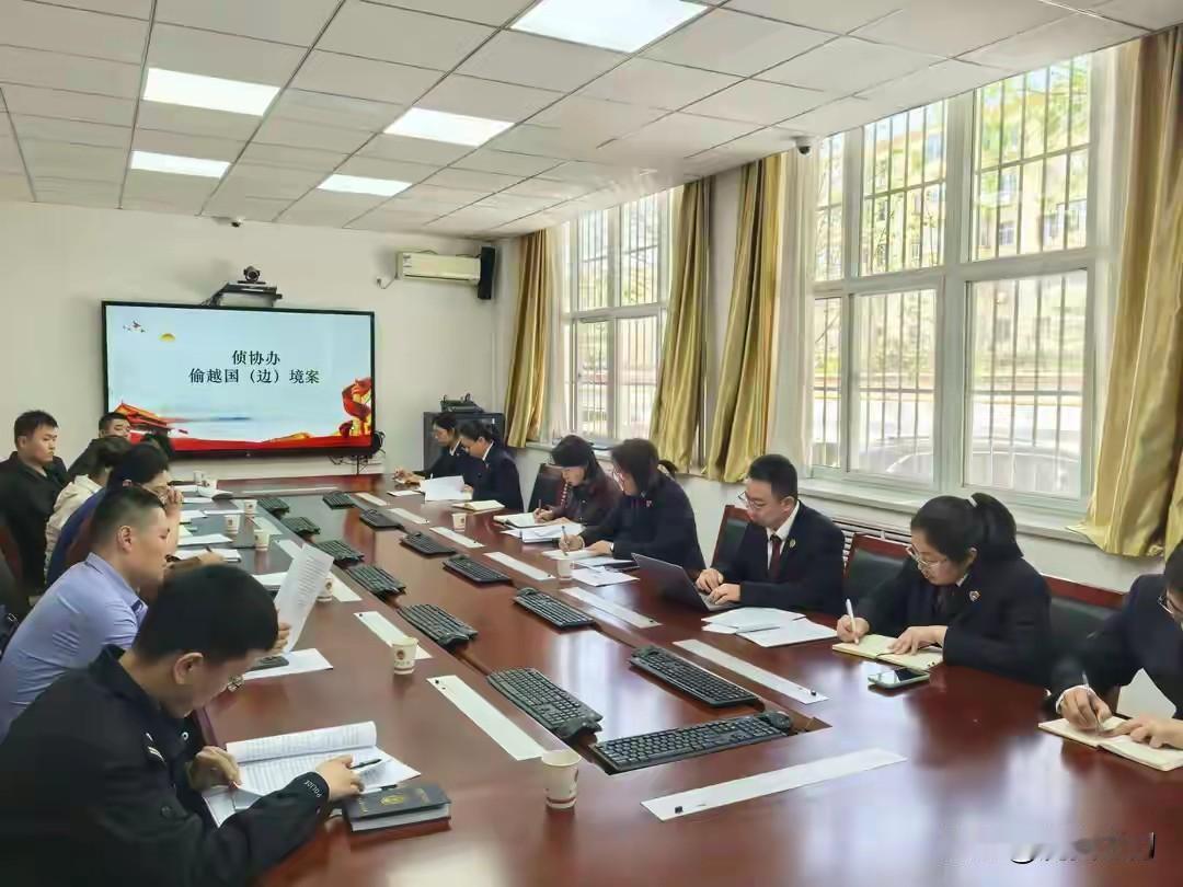 云南砚山县公安局微信公众号5月9日发布案件通报，列出30余人的主要抓获人员名单，