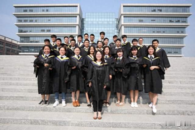 2个坏消息：中国近5000万大学生面临的非常严峻问题，正在爆发中