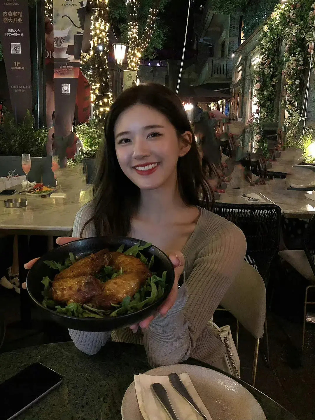 卢昱晓赵露思一样的感觉 谁更好看 