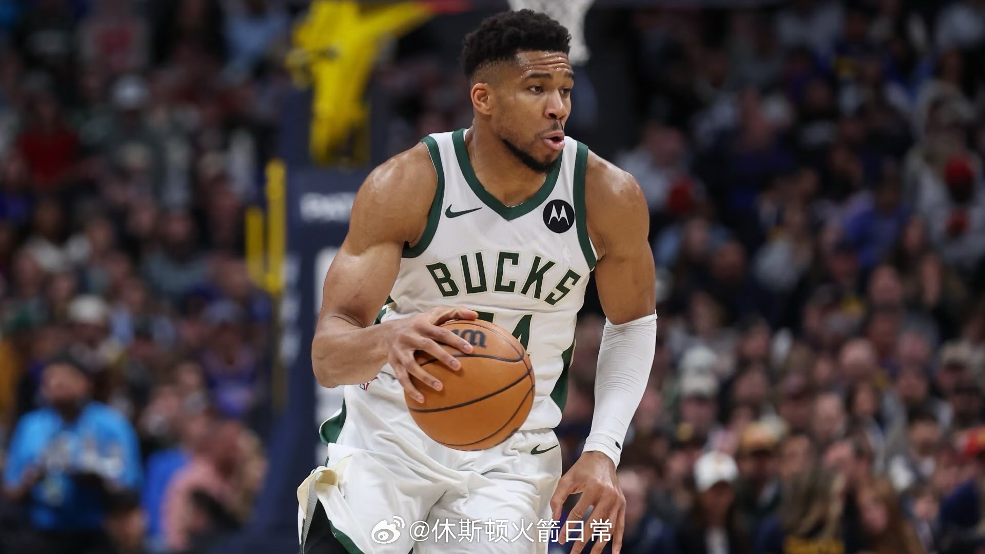 据Shams报道，雄鹿队希望让字母哥在本赛季剩余的比赛中完全停止上场。字母哥拒绝