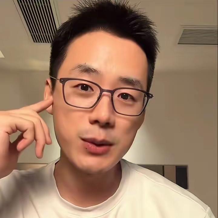 他的狂妄自大，真的让人无语。
 
本以为换个环境能让他成熟稳重些，结果别人一句